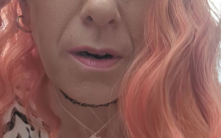 Fiona of Delights: フィオナおばさんのスリットで遊ぶ