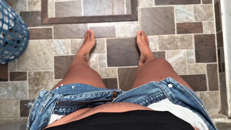 EMY_AND_JONH: Kluci tyto krátké šortky zmačkají mou vagínu a líbí se mi...