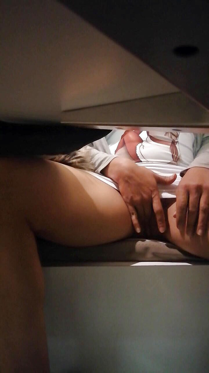 Nataly Rous: ショッピングモールでちょっぴりエッチな