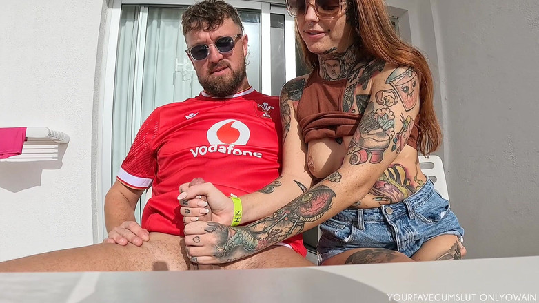 Yourfavecumslut: Sục cu với lượng tinh khổng lồ trên ban công!