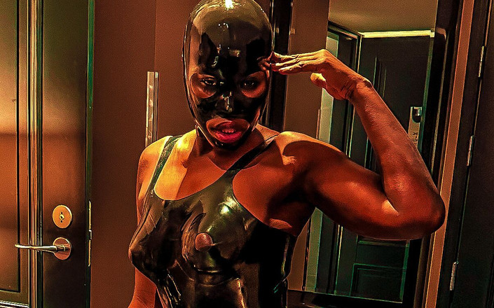 RubberBootsBull Deluxe: 고무 기어 애호가 하드 섹스