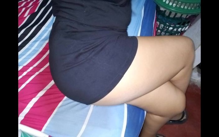 Sexysweet0455: मैं अपनी सौतेली बहन को रिकॉर्ड करता हूं जबकि वह कमरे में साफ-सुथरा है, उसके पास क्या अच्छी गांड है, मैं उसे चोदना चाहता हूं