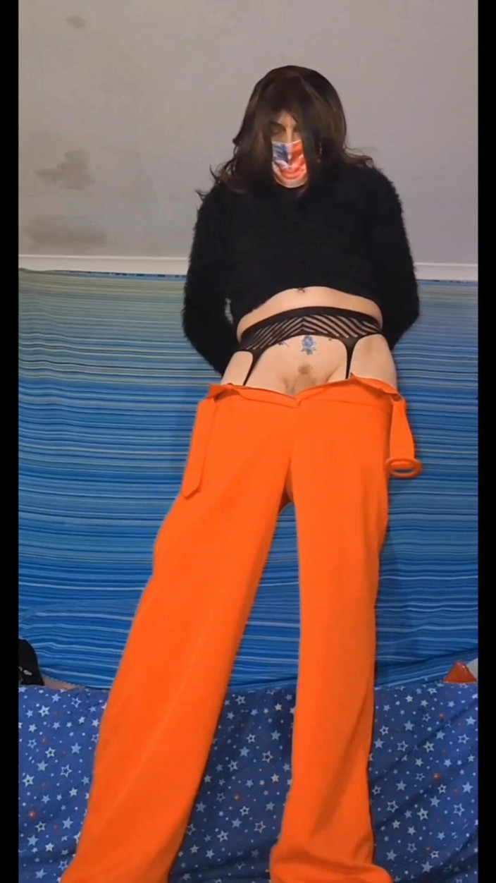 Lizzaali: 난 그냥 내 헐렁한 빨간 복고풍 바지를 사랑하고 그들을 제거하는 것도 재미있다