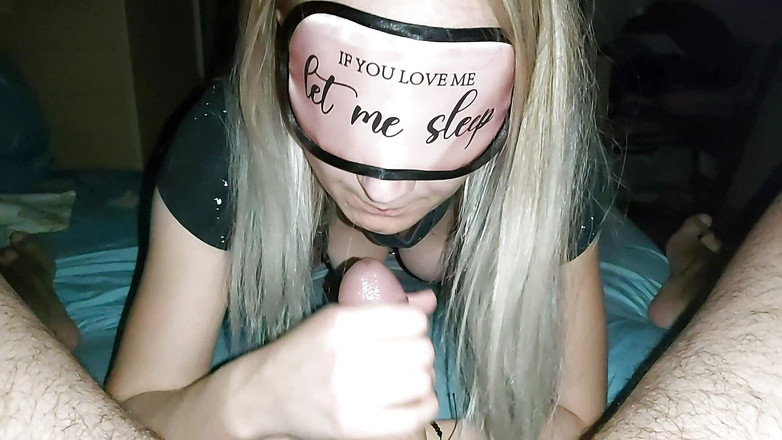 Audrey: Ibu tiri terus tenang apabila saya menghisap pepeknya. Bahagian 1. Saya...