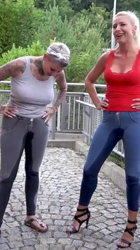 Street Pissing Girls