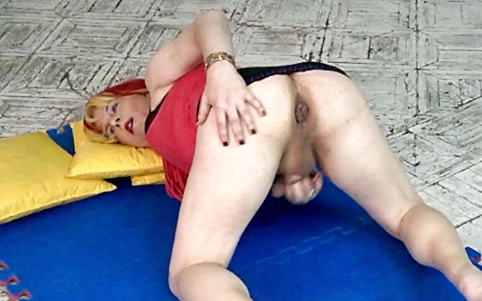 Dildo Man and Cross Hard Sex: Milenna loves doing gymnastics and showing her cute ass