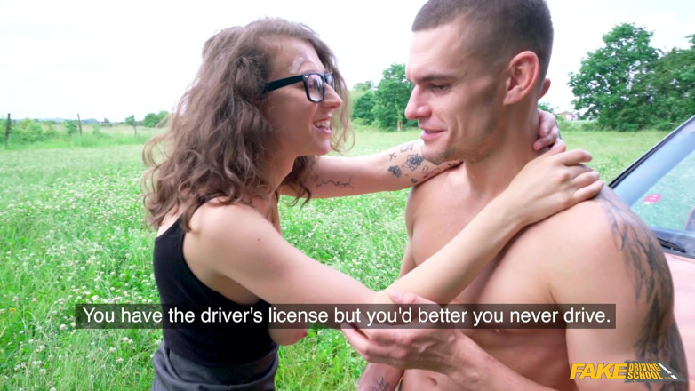 Fake Driving School: Une prof MILF baise son élève