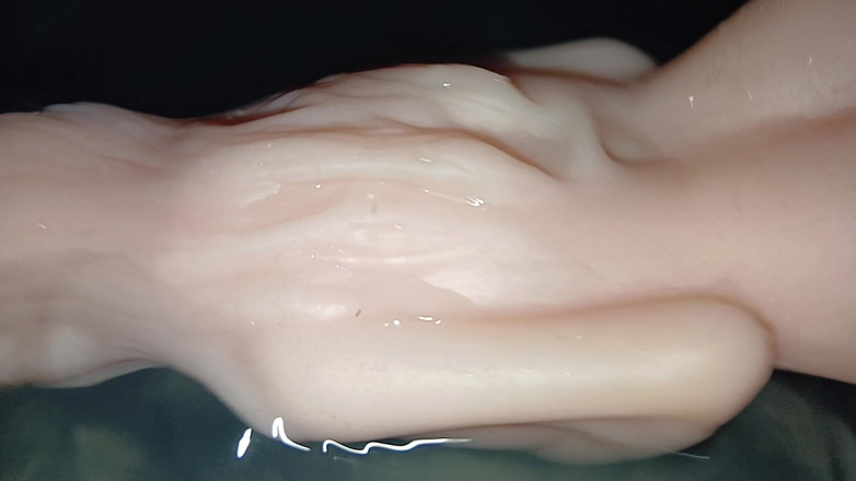LunaDesire: LunaDesire, drobná manželka, opravdu chce obří penis svého spolubydlícího.