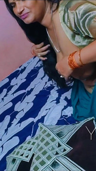 Dehati Chachi Ko Bike Par Ghumane Ke Bahane Chod Diya