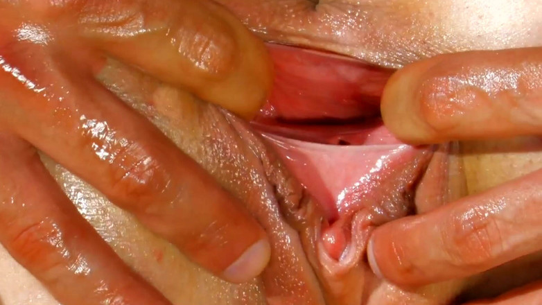 DARVASEX: 顽皮的性爱场景-2 金发和黑发朋友在海滩上一起做爱