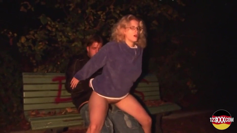 123XXX - Fucked Amateurs in Germany!: Distracție în aer liber cu o tipă blondă sexy