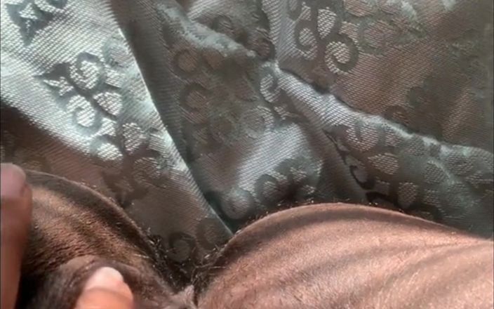 Super sexy ebony cuties: Трение моей киски пальцами, мое очко, сжимая мои огромные сиськи