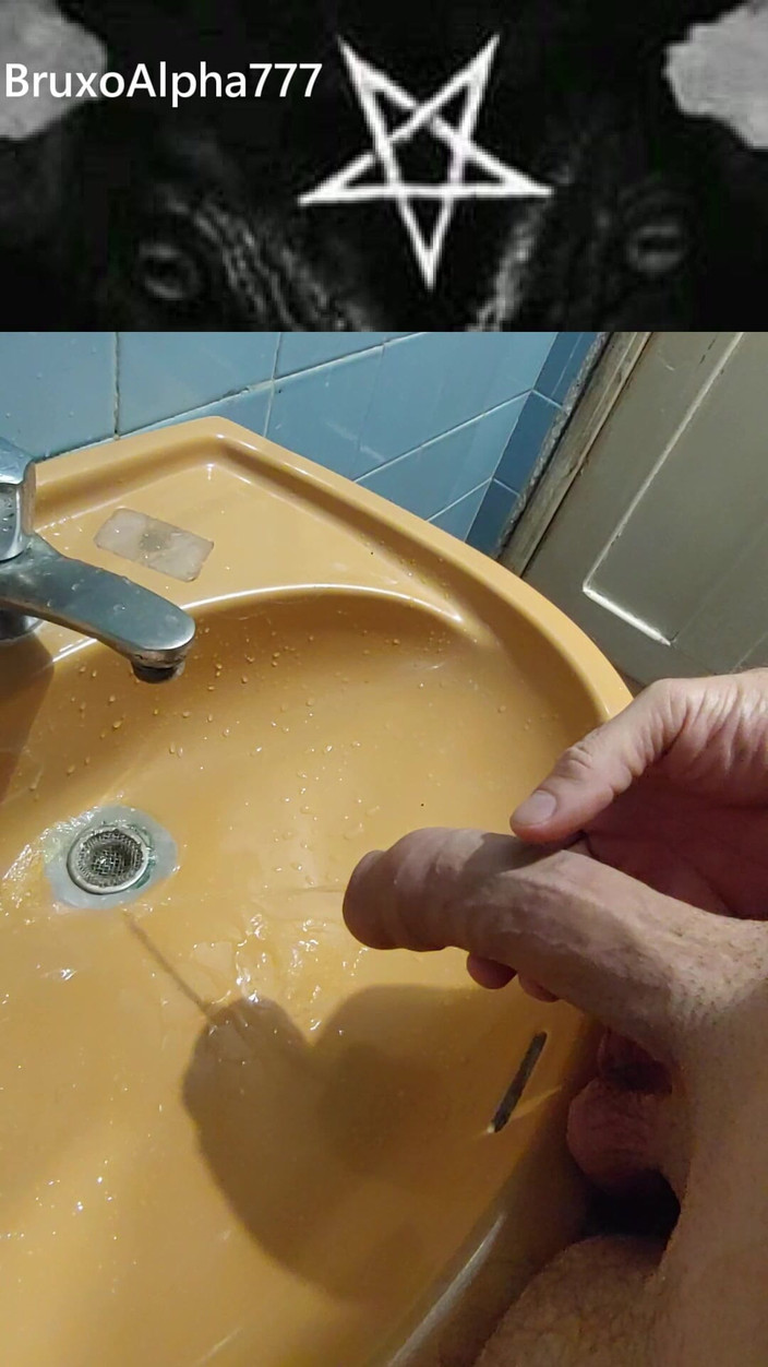 BruxoAlpha777: 내 큰 자지 오줌 싸기