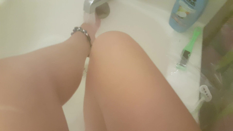 Alli Anderson: Lavar mis pies sucios