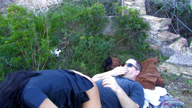 Double Penetration Party: Una poliziotta calda viene colpisce da due cattivi e viene...