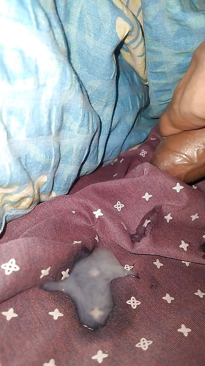 Hottypussy18: Thủ dâm trên áo thun của chị kế tôi