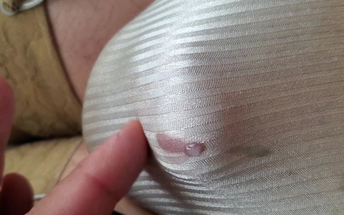 My panties: POV precum pod mým nylonem nahé proužky kalhotky, vintage kalhotky