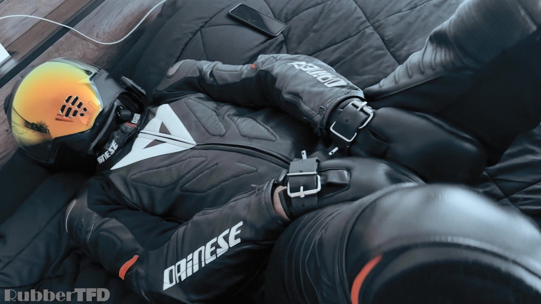 RubberTFD: Svazování motorkáře