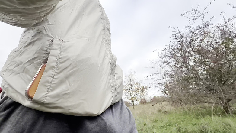 MrMagicDevil: 私は新しいアレを身に着けて散歩に出ている。