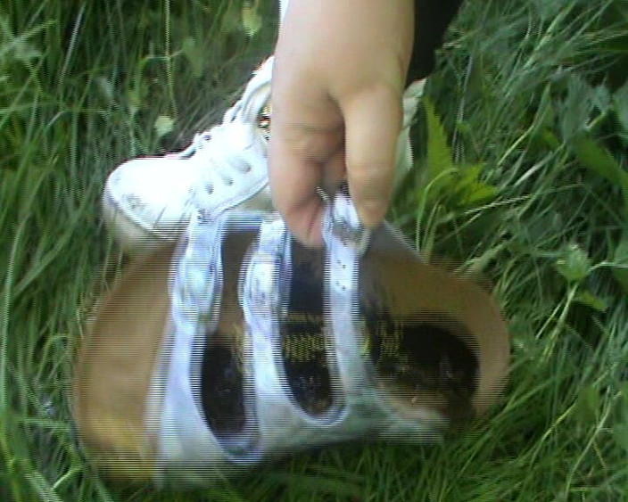 tammara big: 外での注意:靴を履いていてもおしっこをします
