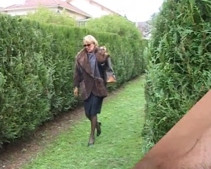 Planete Francaise: Зрелая французская шлюха наслаждается тройничком с двойным проникновением