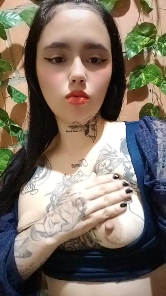 Dalyla: Schwangere mit ihrem stiefvater berührt sich selbst, während er sie...