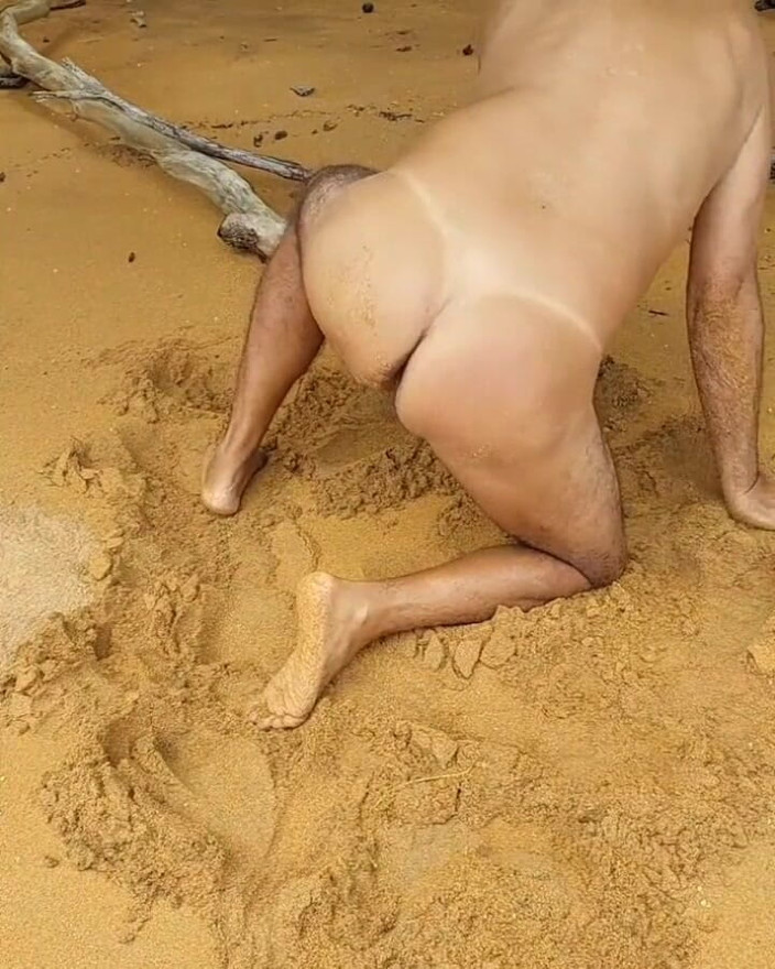 Ladysilvas: Ladysilva在海滩上炫耀裸体