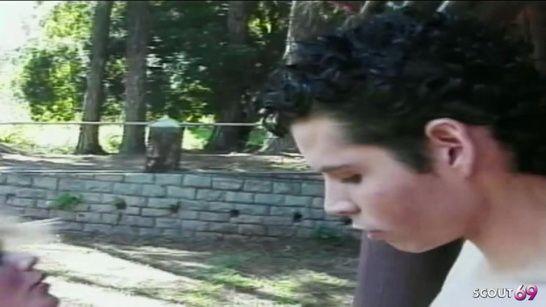 Shemale TS Collection: Худой паренек с мясистым членом трахает блондинку-шмеля анально на улице