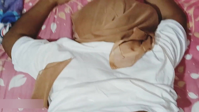 Pasutri indo: ヒジャブを着用した女子生徒が教師と性交をしました