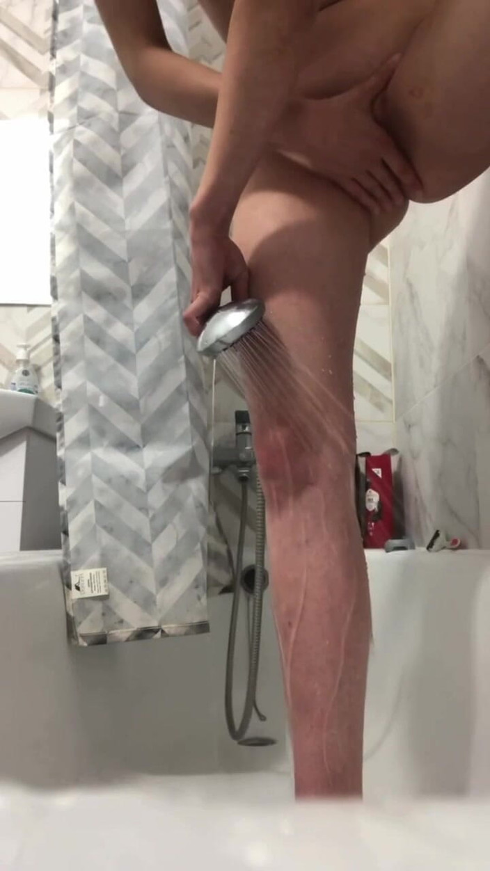 teenstep: Masturbation, chatte sous la douche, dortoir