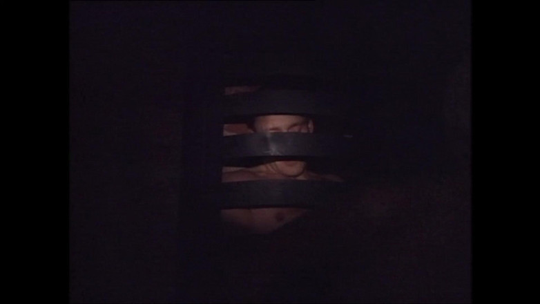 Bizzarre World: Vintage MILFka s pěknými kozami ošukaná ve tmě a stříkání...