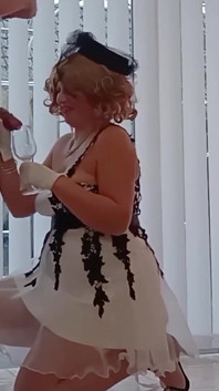 Serata romantica con la fidanzata davanti alla webcam parte 2 - Photo ciuccia e sborra calda sul viso