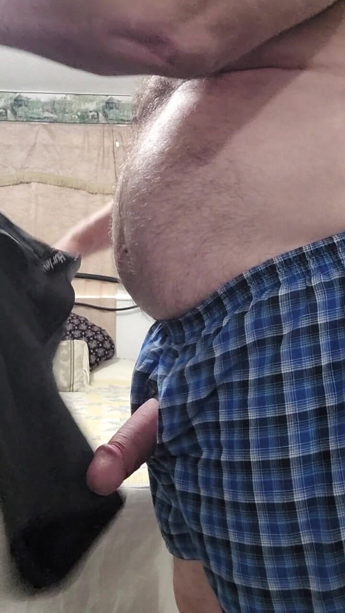 DaddyLNargo: Bunicul ejaculează pe cameră