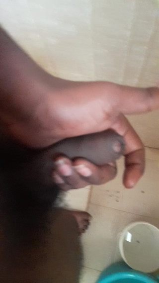 Hot Indian guys: HandJob kamar mandi indah