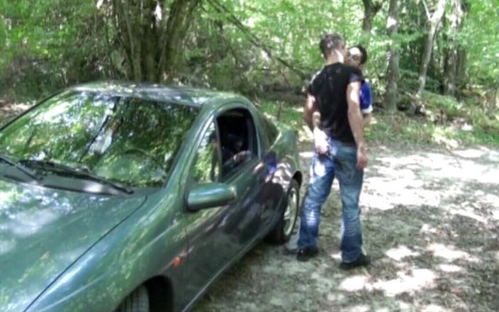 Gaybareback: Twink straight fuck a gay in cruising forest