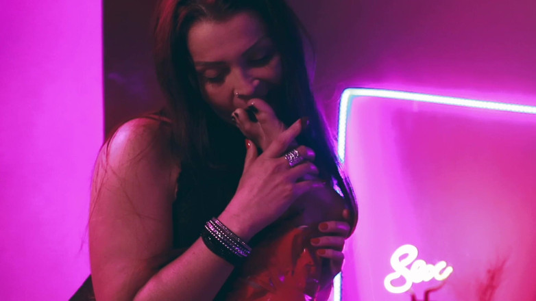 Evol Feet: Smutsiga tjejer är redo att retas dig med fötterna