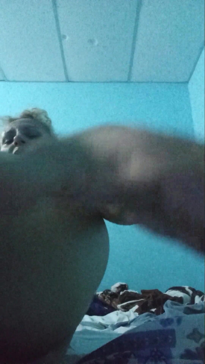 Lobicam: Entiendo ráfagas, me masturbo con un cepillo para el cabello