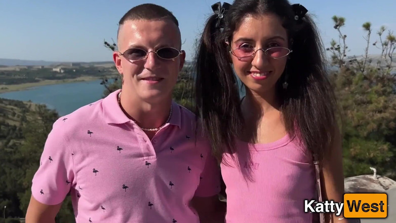 Katty West: Joaca lui Barbie și Ken s-a transformat într-un sex în trei bisexual