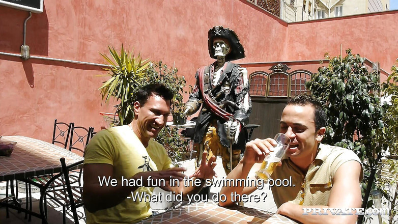 Private.com: La privée Mira Sunset parle et se fait baiser