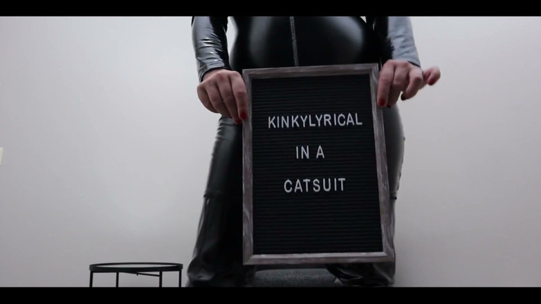 Kinky Lyrical: Kinkylyrical ในชุดแมวและรองเท้าบูท