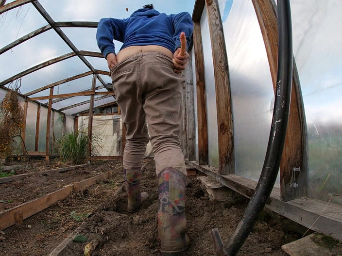 Hera Harding: Brunette masturbates in the greenhouse