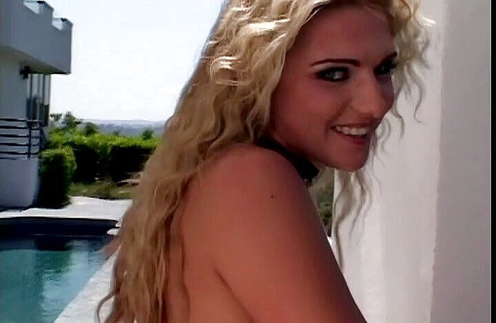 Perfect Porno: Sexy vysoká prsatá blonďatá modelka dostane robertek do kundičky a...