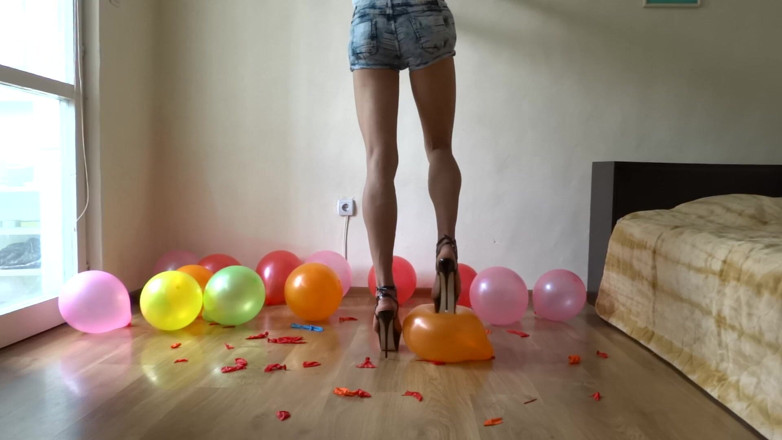 Monica Crush: Baloane care ies cu sandalele mele cu toc înalt