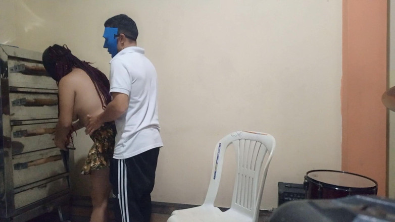 Martin13: 継母の編み込み髪はとてもセクシーで、私を誘惑して彼女の膣を味わわせます