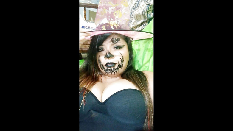 Martin13: 万圣节的性爱开始！！我的继兄弟戴上他的浅蓝色面具，我像荡妇一样操他