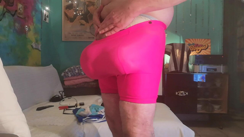 Monster_Meat_: Snažím se vejít do malého lycra ozubeného kola