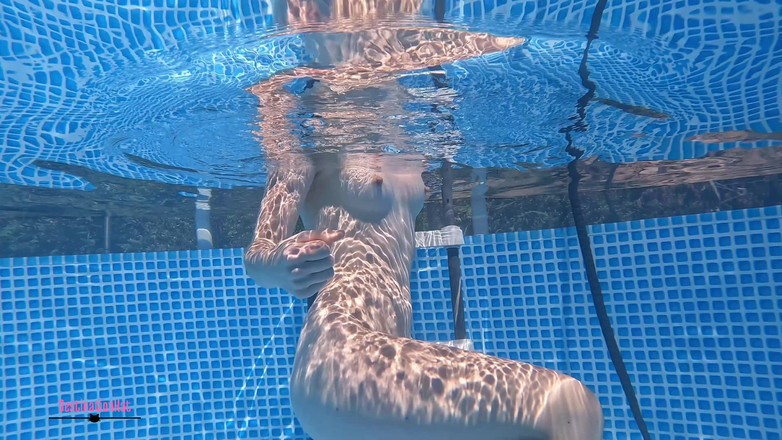 Destination Kat: 水下撸管