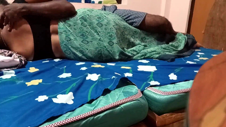 Sexy sindu: Ev sahibi desi hizmetçisini sikecek kadar şanslı