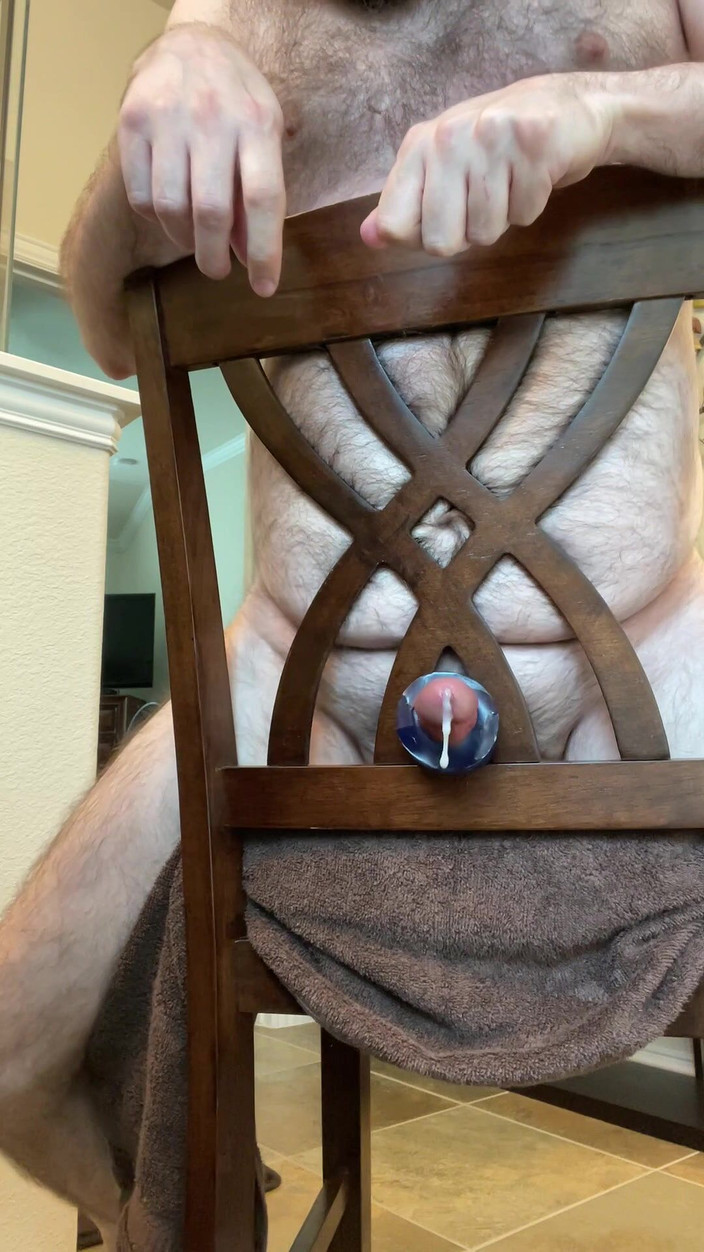 Bearly75: Scopando il sex toy