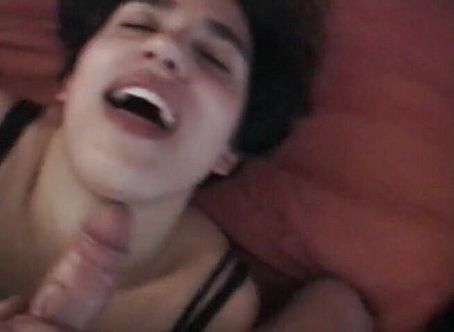 Java Consulting: Une brune poilue vide un gros pénis en POV